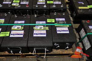 27 · 2 X KOMATSU BATTERY, 12V, 58D0601190, RC 440, CCA(A): 1425, REF.CA @0C; 1755, (UNTESTED), APPROX; 480MM D X 260MM W X 230MM H