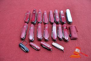 30 · 20 X SWISS AND VICTORNOX POCKET KNIVES