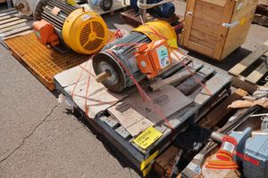 49 · 1 X TOSHIBA 3-PHASE INDUCTION MOTOR, 22KW, 415V, 1470RPM, FRAME: D180LD, HE SERIES, M: 62H-B0220, SN:14063886, WITH YELLOW COUPLING GUARD AND ORANGE CONTROL BOX, UNTESTED S44#4973659164, DR# 1702, PARABURDOO