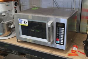 62 · BENCHSTAR MD-1000L MICROWAVE. 1 PHASE, 10 AMP, STAINLESS STEEL. 510MMW X 450MMD X 305MMH (822640)
