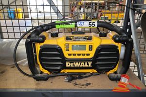 1 X DEWALT WORKSITE RADIO/CHARGER, MODEL DC013-XE, SN:SHARE/100085, NO BATTERY, UNTESTED, SOME MARKS