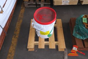 1 X CASTROL MINE GREASE, HEAVY DUTY MINING NLGI 2 LITHIUM SOAP GREASE, 20KG, ITEM NO:3385752, BATCH NO:16075/H589115G25, ON A PALLET (PO; 4518953453)