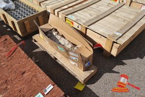 Sandvik Can Tilt Boom Cylinder, Approx 90cm L X 18cm W, Boxed, On A Pallet (S44#497464776, Dr#1582)