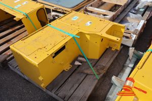 1 X Komatsu Dozer Fender Cover Lh, P/N:17m-54-55211 N, Approx 1.1m H X 860mm D X 410mm W, Some Marks/Rust, On A Pallet