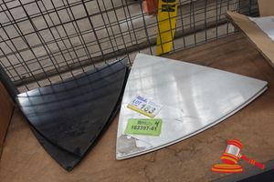 183 · 4X TRIANGULAR MELAMINE PLATTER 475 MM (2X BLACK-2X WHITE)