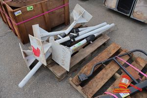 Approx 5 X White Powder Coated Steel Floor Mount Instrument Stand, With Concrete Base Plates, Approx 1.5m Poles (Some Marks / Wear)