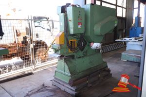 15 · GAIRU SUPREMA-16 HYDRAULIC PUNCHING MACHINE, (SOME MARKS, LOOSE ATTACHMENTS INCLUDED), UNTESTED, APPROX; 1.9M W X 1M D X 1.9M H, ON A PALLET