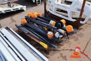 40 · 1 X PALLET OF ASSORTED VEHICLE LIGHT BARS, APPROX 6, APPROX 1.3M WIDE, HAS 2 BEACON LIGHTS, 2 X REAR BOOT COVERS UNKNOWN VEHICLE (SOME MARKS)