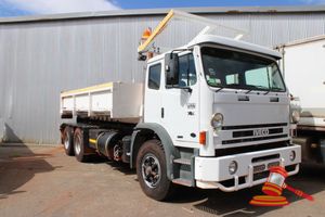 2007 Iveco Acco 2350G Hook Truck White, 6 x 4, Auto, Diesel Reg #: Unlicensed ODO: 5,422 kms Showing on Clock, Hours: 423 showing Eng #: ESN46730807 VIN: 6F22523007DP00285 Features: Allison Automatic Transmission, Spotlights, Worklights, Toolbox, Tipper Tub Fitted. (Asset # PL94), (*Key # 126, WP#4930*) Condition: **Coolant Leak Reported, Hole in top of Dash.** Panel: FAIR, Paint: FAIR, Glass: FAIR, Tyres: FAIR Dash: FAIR, Upholstery: FAIR, Floor: FAIR Overall Condition: FAIR