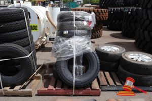 APPROX 10X DUNLOP SP QUALIFIER TYRES, 225/95R16C, 118/116S ON A PALLET.