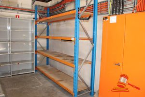 188 · DEXION 4 TIER PALLET RACKING WITH TIMBER SHELVES. APPROX 2950 X 650 X H2800MM. PURCHASER TO DISASSEMBLE/REMOVE