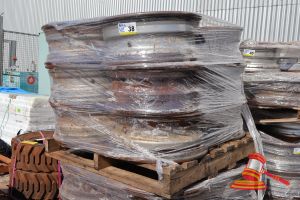 38 · 12 X TRUCK SPIDER RIMS, APPROX; 580MM D X 250MM THICK, RUST, SOME MARKS, ON A PALLET