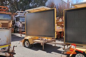 2012 Bartco VMS 400 LED Sign Trailer Yellow, Single Axle Reg #: Unlicensed VIN: 6T9T27V97C0FKE138 Features: LED Signage Display, Solar Panel, Jockey Wheel, Jack Legs. (*WP# 4934*) Condition: Panel: FAIR, Paint: FAIR, Tyres: FAIR Floor: FAIR, Overall Condition: FAIR
