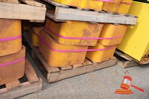 24 X Liner 400x400x250 Sqr Topdeck Beam, L 120 X W 120 X H 70 (Cm) Yellow Polyurethane, Stacked On Pallet (Some Marks), (B2572517)