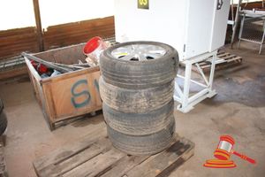 4 X HOLDEN ALLOY RIMS AND BRIDGESTONE TURANZA TYRES 205 60 R16. ASSORTED TREAD