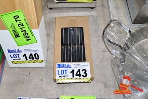 143 · STEAK KNIVES (SET OF 12)