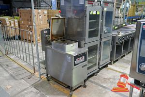 1 · HENNY PENNY COMPUTRON 1000 PRESSURE FRYER WITH BASKET AND HANDLE. MOBILE. NAT GAS/240V. APPOX 460 X 1000 X H1240MM