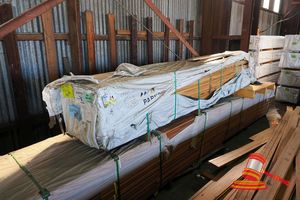 81 · PACK OF CHESTNUT KILN DRIED GUM VEIN FLOORING, RDM, 85 x 14, 44.60m2, 531LM, NOTE SOME DAMAGE TO LHS OF PACK, PACK DIMS L3000 x W520 x H520mm, (PACK# 376796)