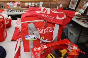 304 · BUNDLE WITH VINTAGE COCA COLA COLLER BAG, UMBRELLA AND FLAG