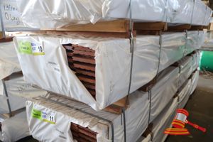 10 · PACK OF JARRAH OVERLAY, FJ FEATURE, 130mm x 013mm, 28.08M2, 216LM, RANDOM LENGTHS (L2.960mt x W450mm x H350/400mm, 350kg WEIGHT APPROX TRANSPORT SIZE) (PACK# 320029837-21)