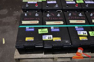 23 · 2 X KOMATSU BATTERY, MODEL: 8D-1000 (190H52-MF), RC 425(MIN) 1000 CCA/SAE, 196 AH (20HR), 160 AH (5HR), UNTESTED (SOME MARKS), APPROX; 480MM D X 260MM W X 230MM H