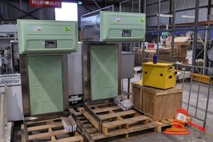 121 · 1 X 2017 BURLODGE B-POD CARBON- TECH BASE STATION STAINLESS STEEL/ LIGHT GREEN, MODEL: BLP1A.380.0015, SN: BLC141346, APPROX 1.8M HEIGHT, NO POWER PLUG, ON TRANSPORT PALLET (UNTESTED)