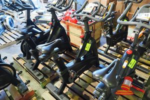 39 · SYNERGY SPIN BIKE, BLACK/GREY, (SOME MARKS / UNTESTED)