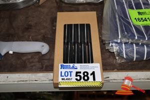 581 · STEAK KNIVES (SET OF 12)