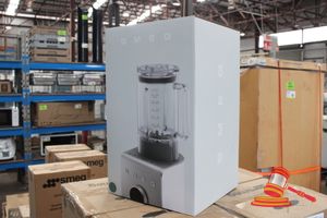 39 · 1 X SMEG HIGH PERFORMANCE BLENDER, MODEL: BLC02EGMAU, 220-240V 50/60HZ 1400W, GROSS WEIGHT: 9.5 KG (POSS UNUSED, BOXED)