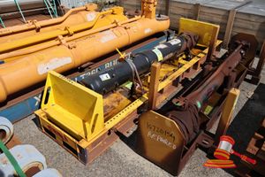 1 X Hydraulic Cylinder, Black, Ra08228, Approx 2.4m, On A Yellow Frame