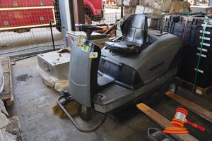 82 · 1 X KARCHER RIDE-ON FLOOR SWEEPER, DAMAGED SEAT, SCRATCHES DOWN BOTH SIDES, OUT OF SERVICE TAG (UNTESTED, SOME MARKS)
