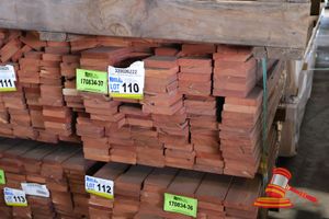 110 · PACK OF JARRAH DECKING, FEATURE, 108 LM 086 x 019, 9.82M2 WITH 9.5mm GAP (PACK NO: 320026222) TRANSPORT DIMS PACK SIZE L900 x W520 x H450,