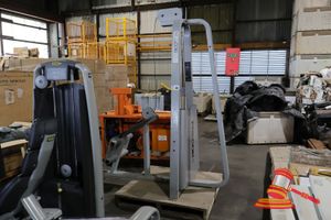 1 X PRECOR USA WEIGHTED ROW MACHINE, WEIGHT STACK; 9-113.5KG, APPROX 2.2M H X 2.3M L X 1.1M W (SOME MARKS, MISSING HANDLE), ON A PALLET