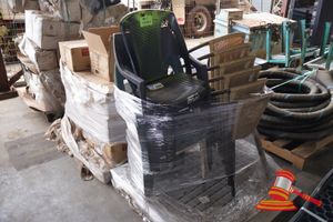 APPROX 10 X OUTDOOR CHAIRS, INCLUDES: PLASTIC STACKABLE CHAIRS, AND WICKER STYLE CHAIRS, (SOME MARKS), ON A PALLET (REF; 172597-14, WL4993 LOT 107)