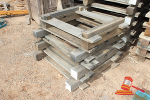 32 · 40 x HARDWOOD PALLETS (100 X 100MM X 950 X 950MM)