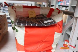 203 · BUNDLE OF APRONS