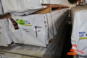 44 · PACK OF SKIP DRESSED KARRI, 100 x 25, FEATURE 403LM, 1.008 M3, PACK# 320028603, TRANSPORT DIMS- 5.7 MT x H 450 x W 480.