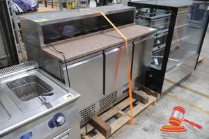 16 · QUIPWELL S3M SALAD BENCH FRIDGE .FEATURES 7 X PANS, 3 X SHELVES, MARBLE-TOP, ON CASTORS, CLIMATE CLASS NORMAL, S/S FINISH, DIGITAL TEMPERATURE CONTROL, CAPACITY 380L, 3 X SOLID DOORS, 1365MMW X 700MMD X 1130MMH. 180KG. 10 AMP, 1 PHASE. SOLD AS PARTS ONLY. REPORTED WORKING BUT CONDENSOR IS RUSTED & IN POOR CONDITION. (815199)