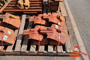 71 · 4 X HENSLEY SHROUD LIP ASSEMBLY, POSS USED, SOME RUST, ON A PALLET. (S44#4974673219/A), (DR#1728)