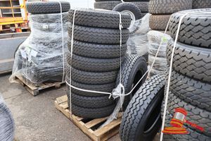 75 · 10 x TYRES DUNLOP SP QUALIFIERS, 225/95 R16C, 1x TYRE BRIDGESTONE DUELER 225/95 R16C (UNUSED)