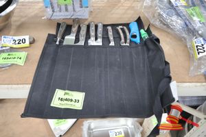 228 · 9PCE KNIFE WRAP W/KNIVES