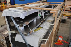 618 · 1 X HUSSMANN COMMERCIAL REFRIGERATED DISPLAY CASE, SILVER, 3 TIER, END SECTION. MODEL: DM13-3CH3-3CCR, SN:SZ32244. REQUIRES REMOTE REFRIGERATION SYSTEM. APPROX 1880 X 1065 X H1330MM. UNTESTED (UNUSED). IN TRANSPORT CRATE