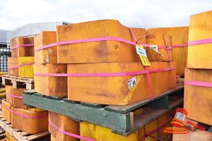 50 · 24 X LINER 400X400X250 SQR TOPDECK BEAM, L 120 X W 120 X H 70 (CM) YELLOW POLYURETHANE, STACKED ON PALLET (SOME MARKS), (B2572517)