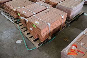82 · PACK OF JARRAH DECKING, FEATURE, 108 LM, 086 x 019, 9.82M2 WITH 9.5mm GAP (PACK NO: 320026214) TRANSPORT DIMS PACK SIZE L900 x W520 x H450,