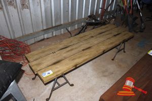 190 · SOLID TIMBER SLAT COFFEE TABLE. GLOSS CLEAR LAMINATE. APPROX 1600 X 500 X H400MM