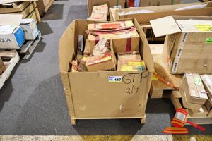 117 · ASSORTED LIEBHER PARTS INCLUDING CONTROL FOOT TRAVEL PEDALS RH/LH SUIT R996, MAT RUBBER, MOTOR WIPER, MOTOR DIRECT-CURRENT, ENGINE COMPRESSOR INSTAL, VALVE PROPORTIONAL, MOTOR ENGINE FAN AND VARIOUS OTHERS (BOXED, POSSIBLY UNUSED), ON A PALLET, (B8520745)