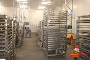 112 · STAINLESS STEEL 11 TIER SPINDLE BACON PRESS. APPROX 1000 X 1000 X H2400MM. SPINDLE PRESS NOT FUNCTIONING - REQUIRES REPAIR