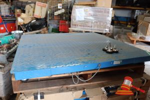 320 · SCALES PLUS SCALE, MODEL: NSB-1212-1500, MAX WEIGHT: 1500kgs, 1.5 x 1.5m, WITH HEAD UNIT AND FEET (NEEDS CALIBRATING)