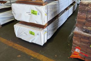 63 · PACK OF JARRAH OVERLAY, FEATURE, 130 x 13, 216 LM, PACK# 320028842, TRANSPORT DIMS- 3 MT x H 550 x W 350