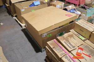 Komatsu And Hitachi Genuine Parts, Approx 15 X Boxes, Various Part Numbers, 1 X Pallet (Poss Unused, Boxed) (S44#7262926, Dr#1594)